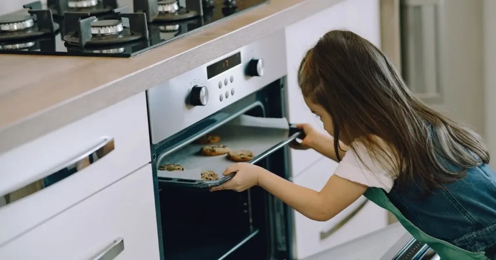 Feature-image-for-how-to-Childproof-oven.